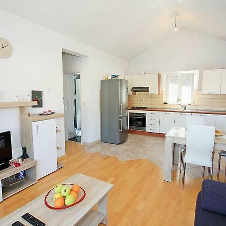 Apartmani Nila Pucisca Ngoại thất bức ảnh