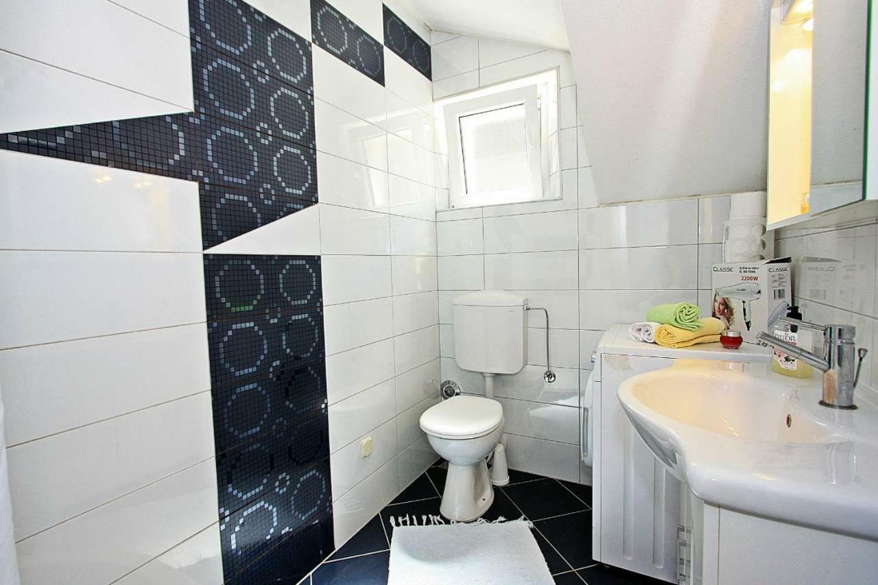 Apartmani Nila Pucisca Ngoại thất bức ảnh
