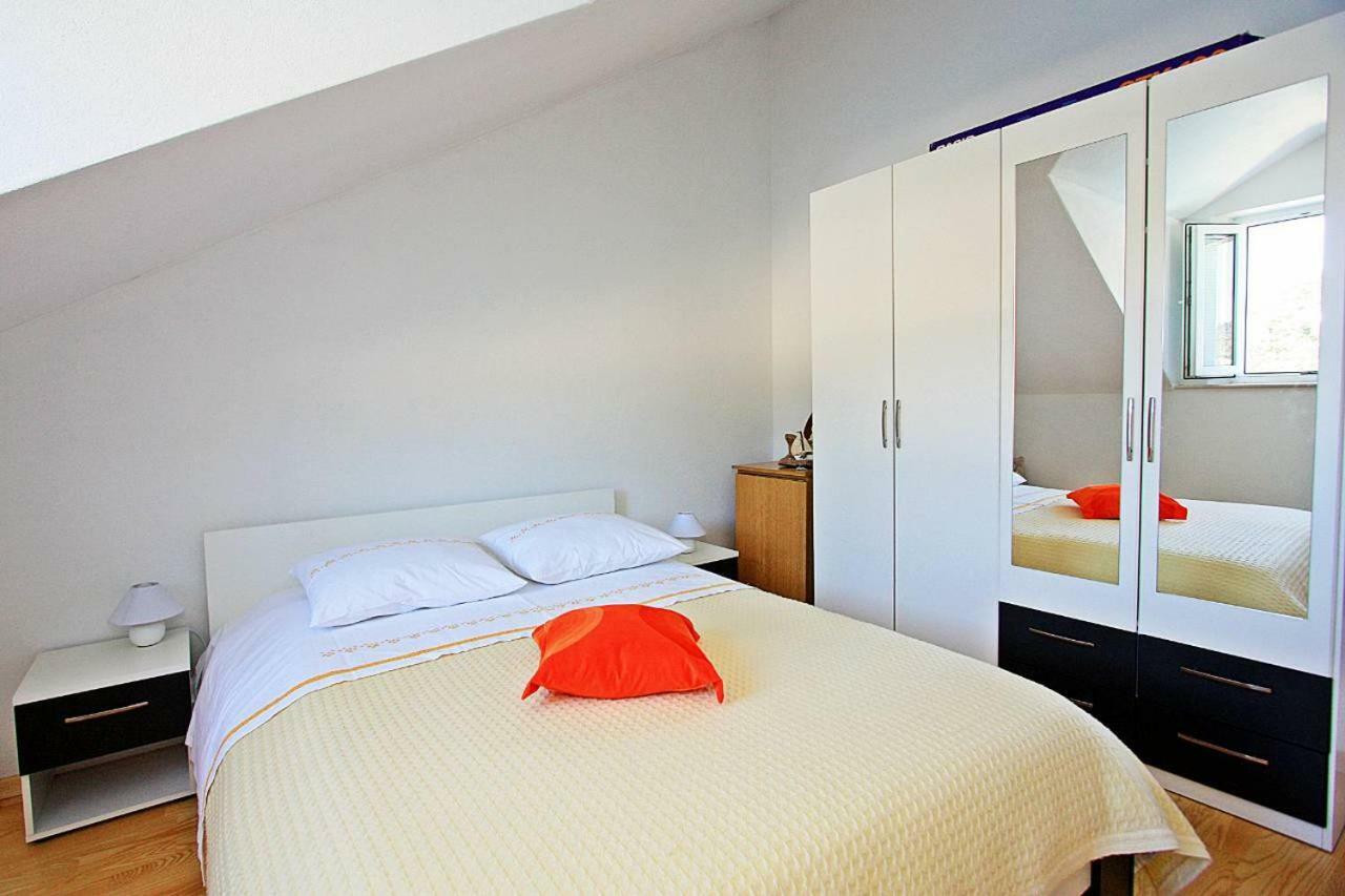 Apartmani Nila Pucisca Ngoại thất bức ảnh