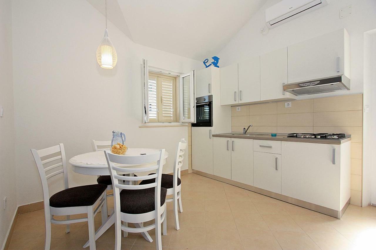 Apartmani Nila Pucisca Ngoại thất bức ảnh