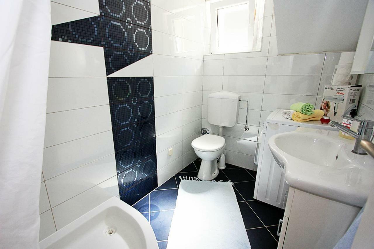 Apartmani Nila Pucisca Ngoại thất bức ảnh