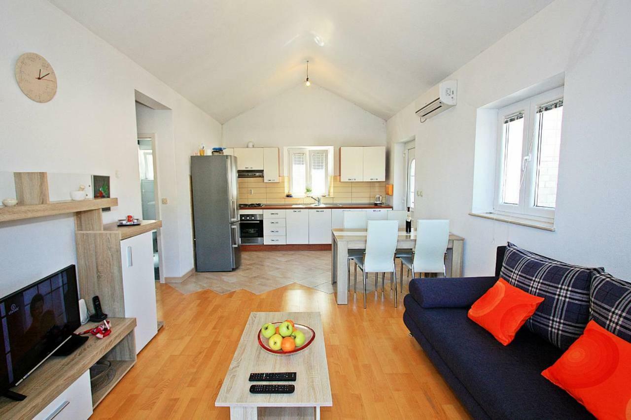 Apartmani Nila Pucisca Ngoại thất bức ảnh