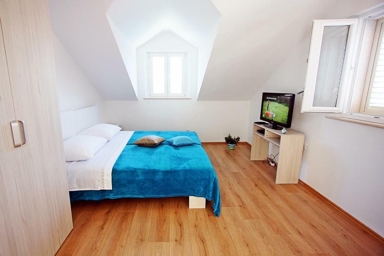 Apartmani Nila Pucisca Ngoại thất bức ảnh