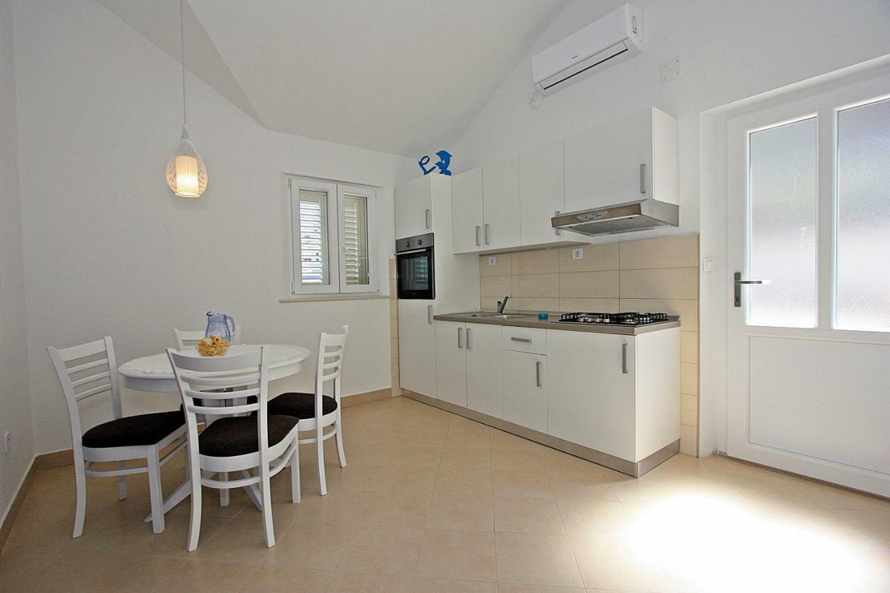 Apartmani Nila Pucisca Ngoại thất bức ảnh