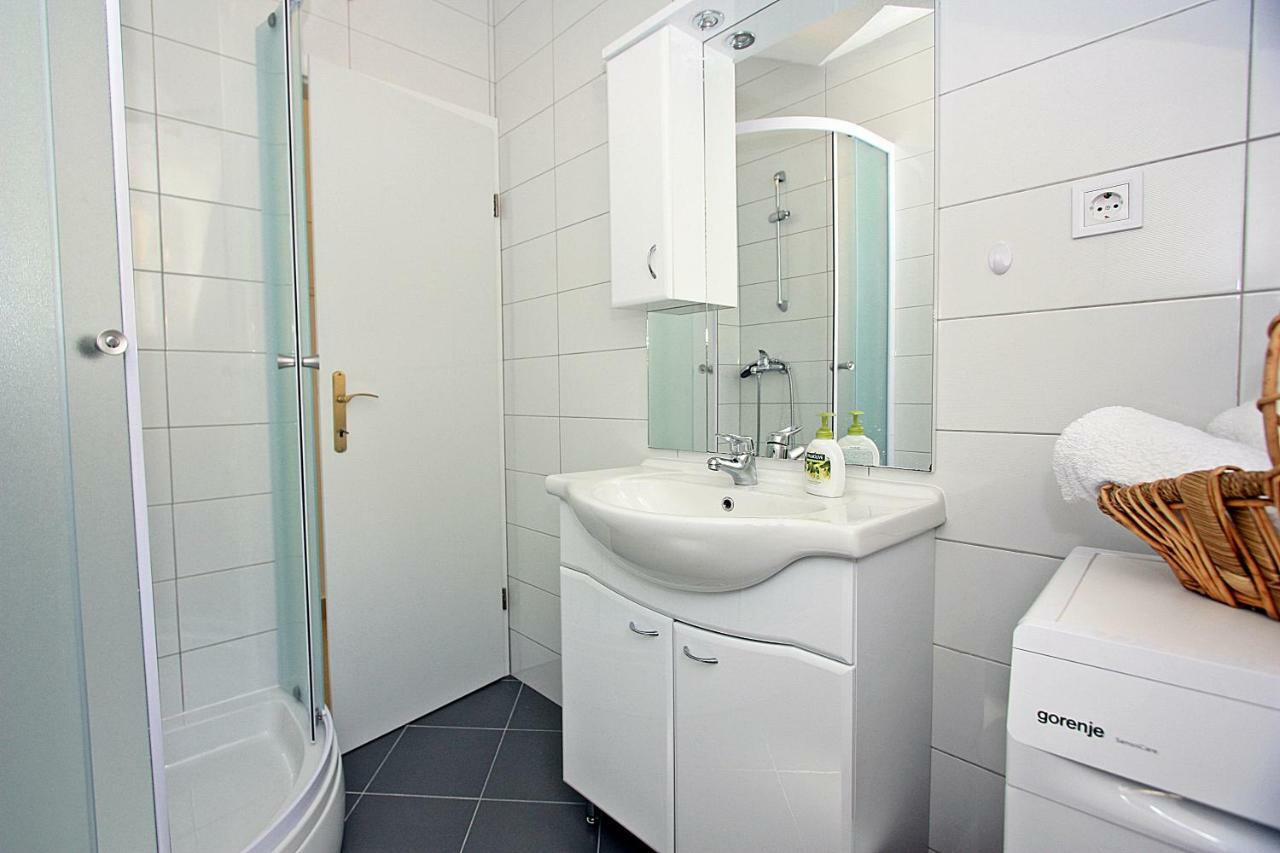 Apartmani Nila Pucisca Ngoại thất bức ảnh